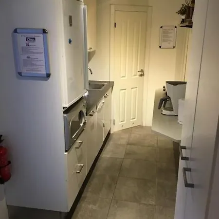 Apartment Hus-lejlighed I Ejendommens Baghus. Ottos Hule *