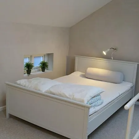 Apartamento Hus-lejlighed I Ejendommens Baghus. Ottos Hule